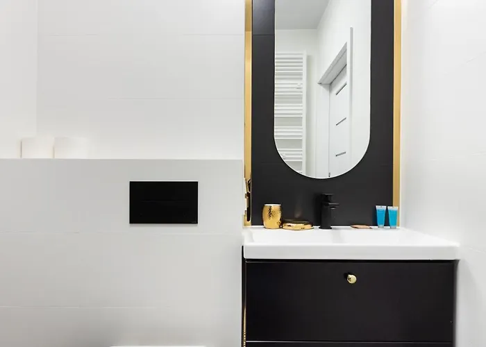 Okecie Nowy Sluzewiec 21 By Superapart - Next To Chopina Airport